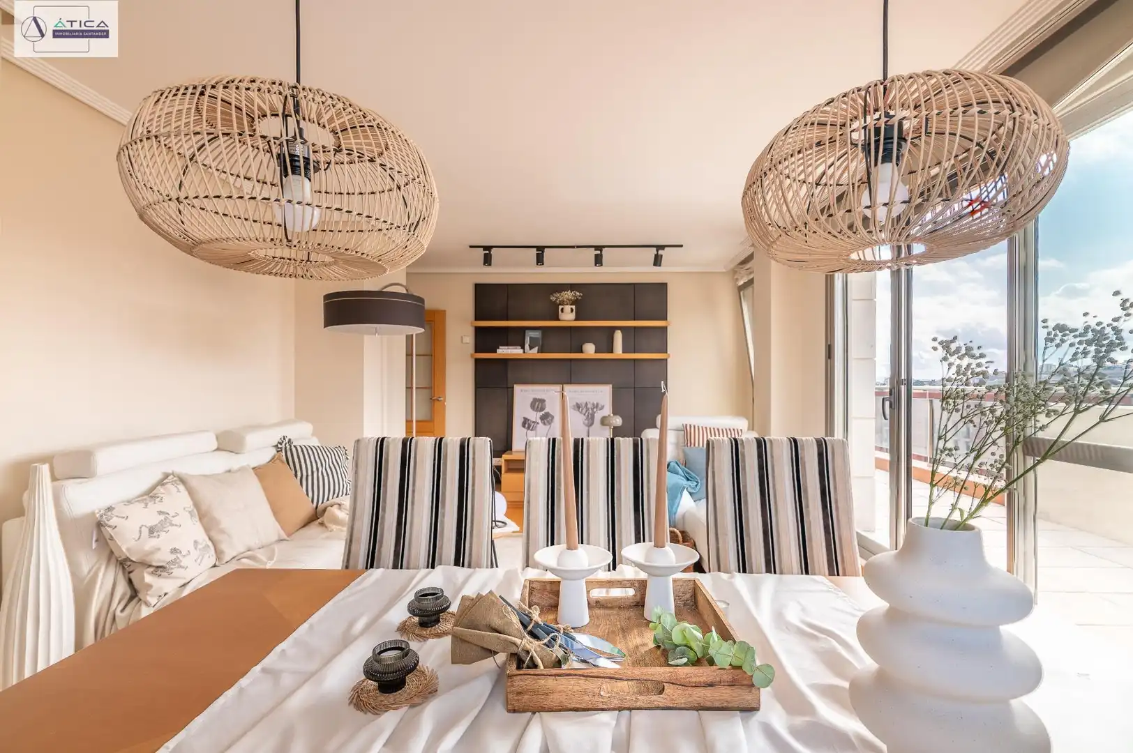 Esszimmer von Dachboden zum Verkauf in Santander mit Heizung, Privatgarten und Parkett
