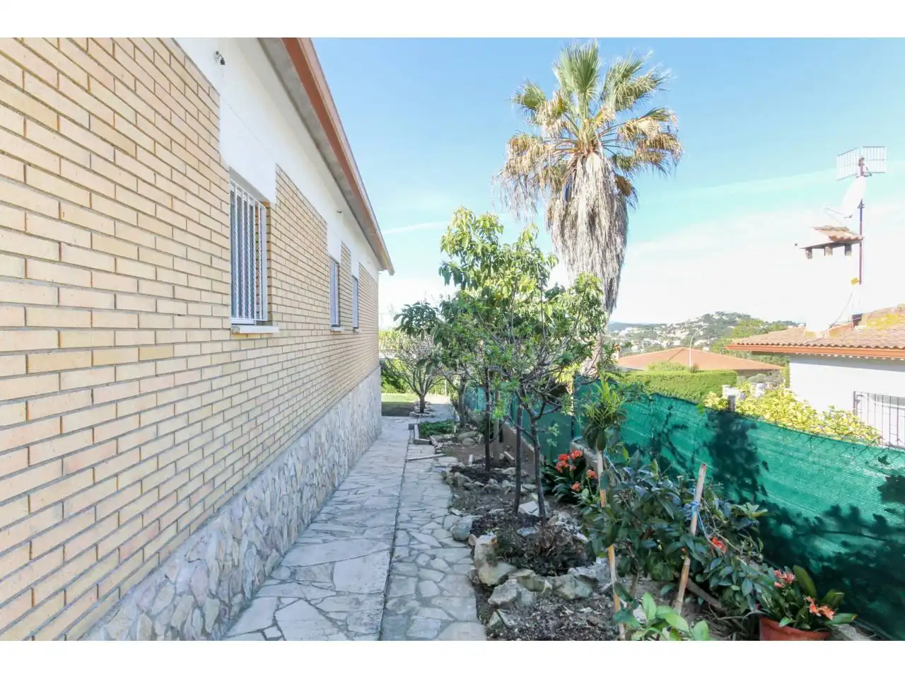 Vista exterior de Casa o xalet en venda en Lloret de Mar amb Calefacció, Jardí privat i Terrassa