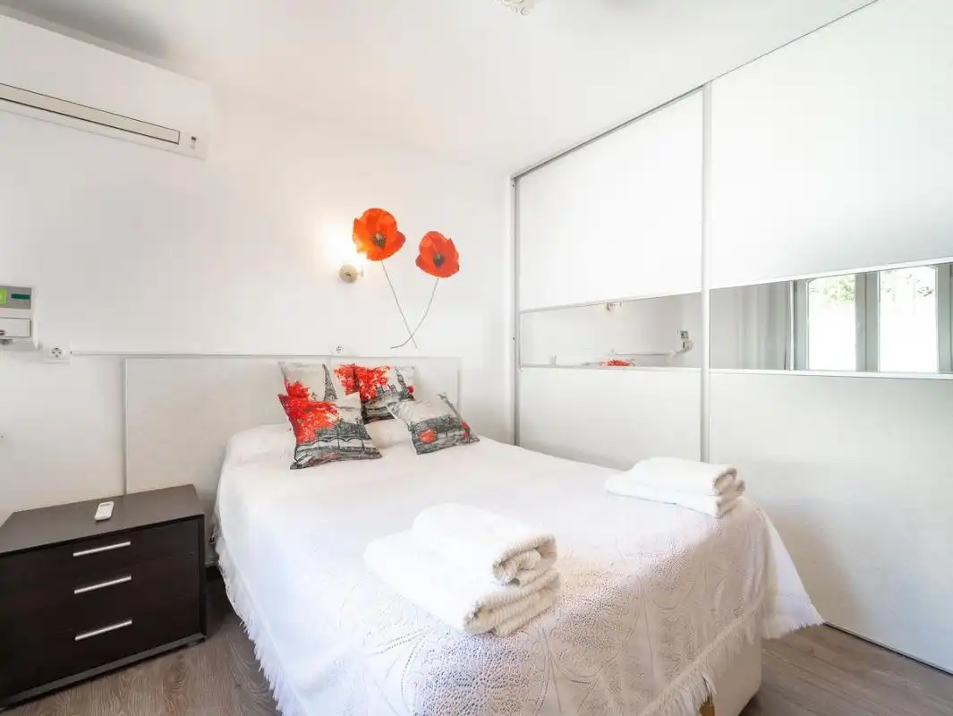 Habitación de Planta baja en venta en Nerja con Aire acondicionado, Calefacción y Terraza