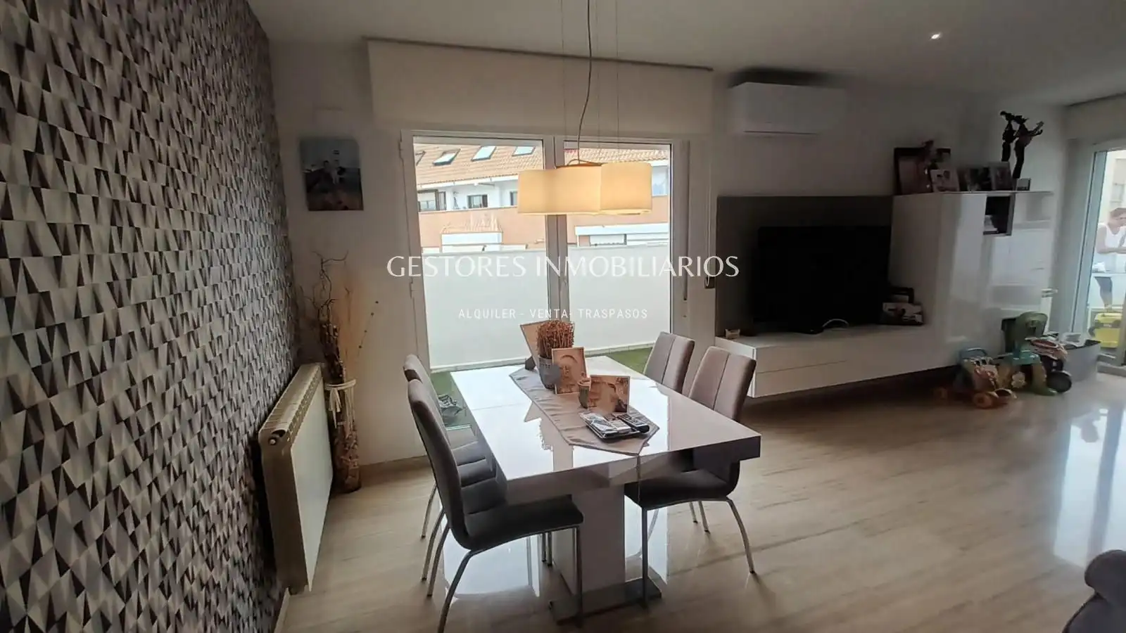 Esszimmer von Dachboden zum Verkauf in Ibi mit Klimaanlage, Heizung und Terrasse