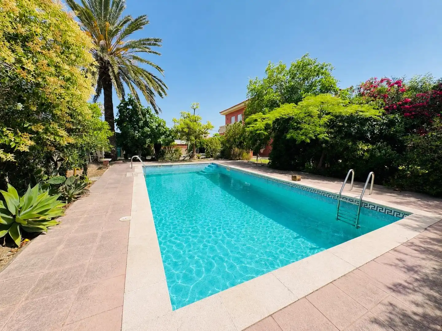 Swimming pool of Houses for sale in Algeciras  with Private garden and Swimming Pool