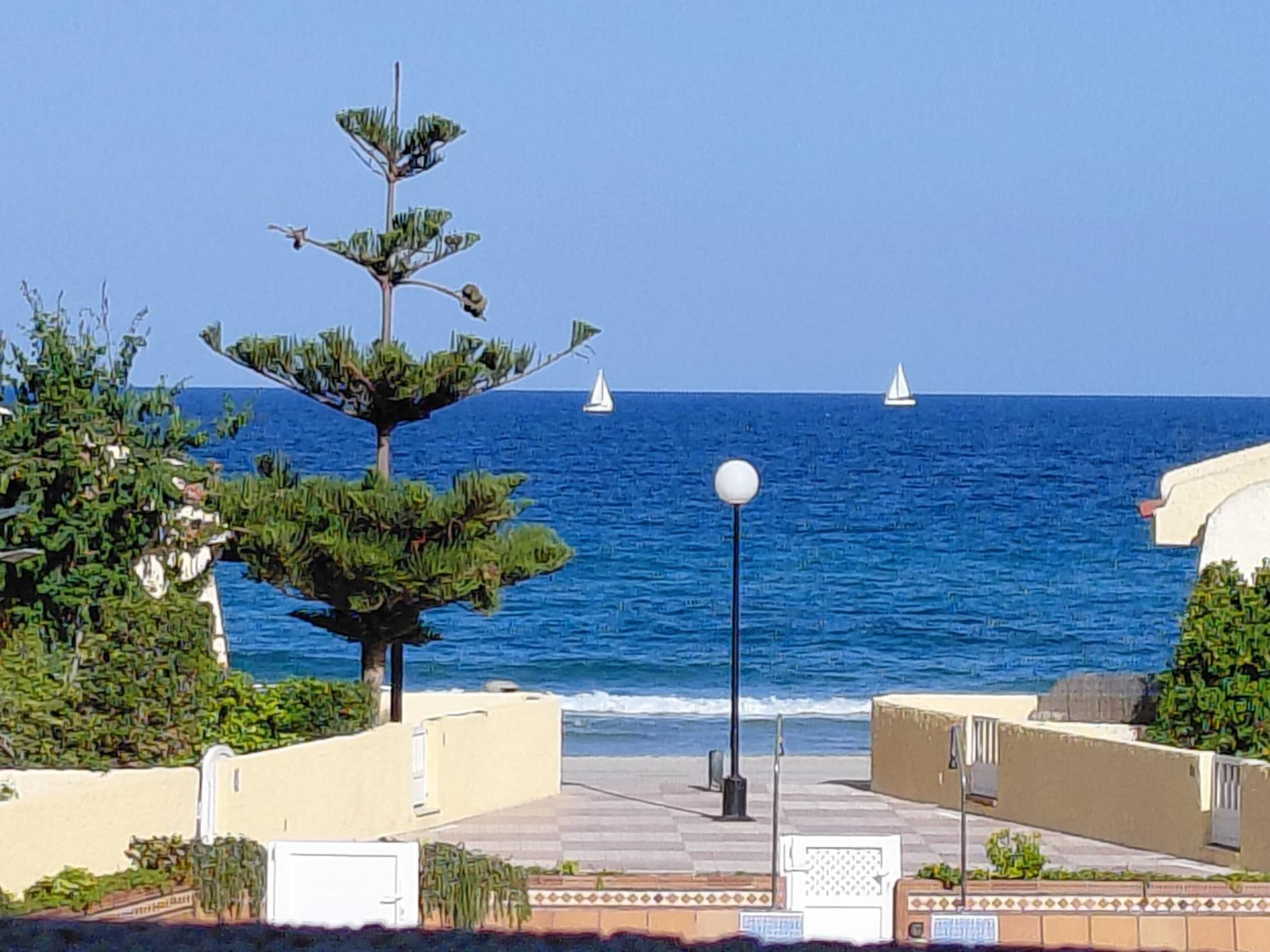 Vista exterior de Dúplex en venda en La Manga del Mar Menor amb Calefacció, Jardí privat i Terrassa