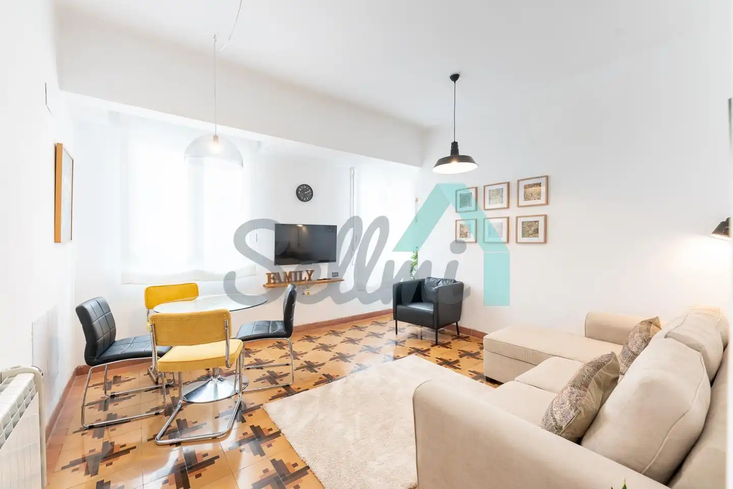 Sala d'estar de Pis de lloguer en Gijón  amb Calefacció, Terrassa i Moblat