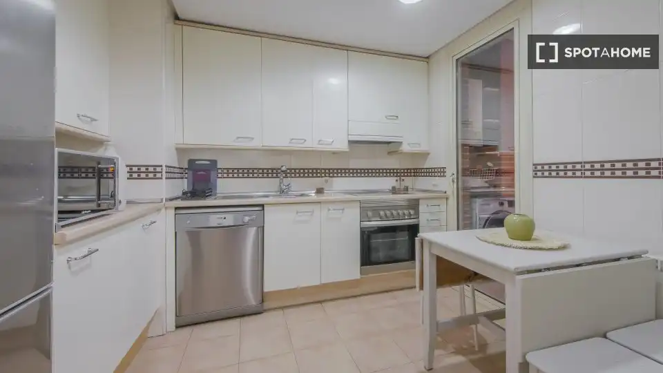 Kitchen of Flat for rent in Madrid  with Air Conditioner, Heating and Furnished