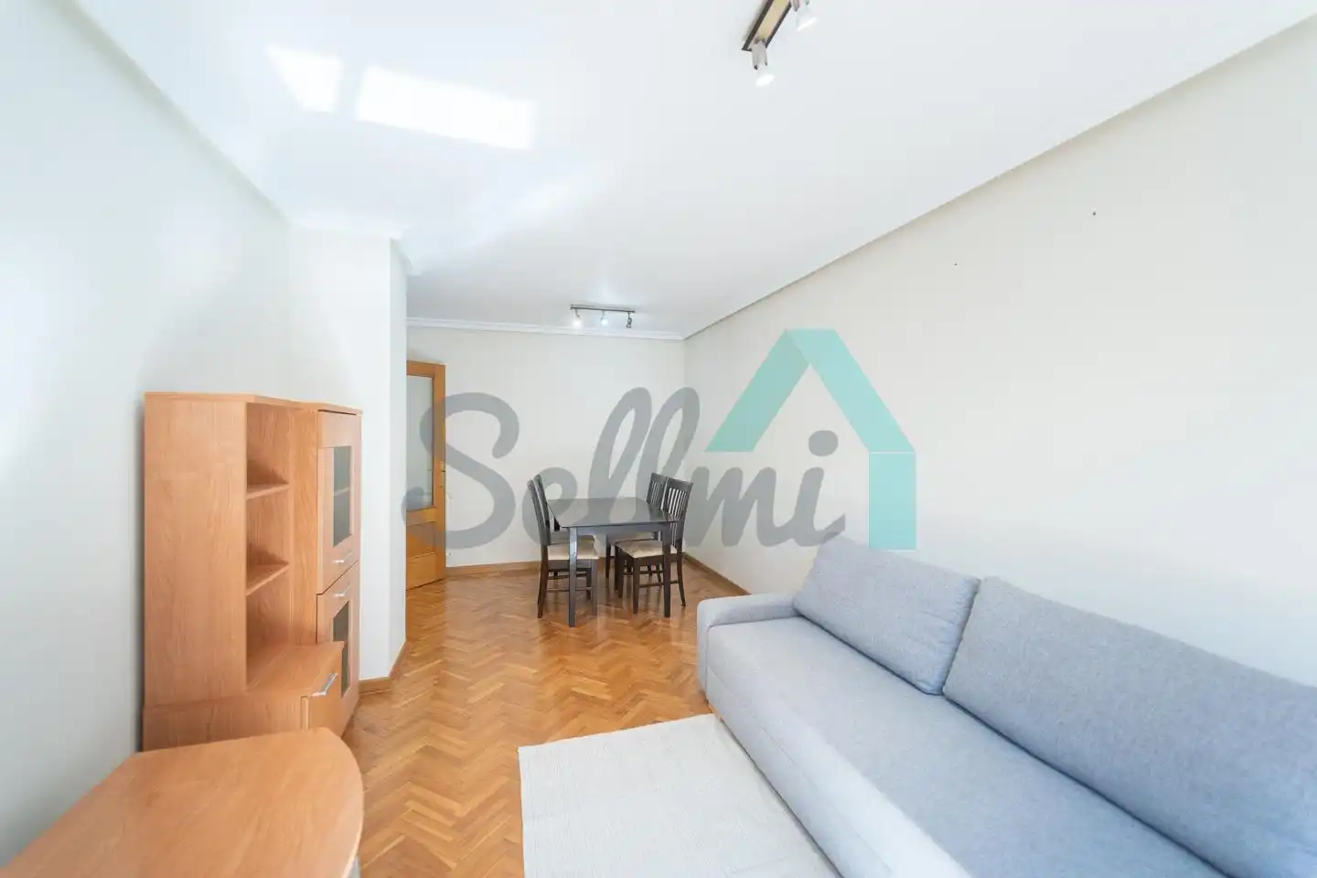 Living room of Flat for rent in Oviedo   with Heating, Parquet flooring and Storage room