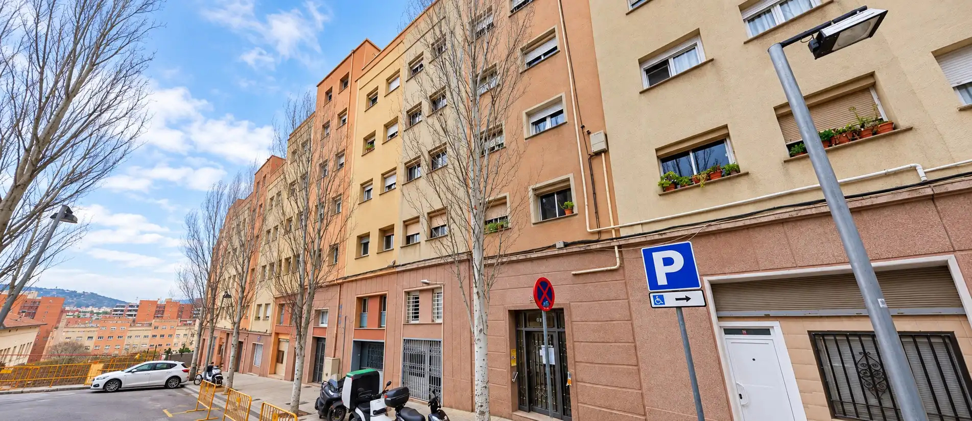 Vista exterior de Pis en venda en Nou Barris