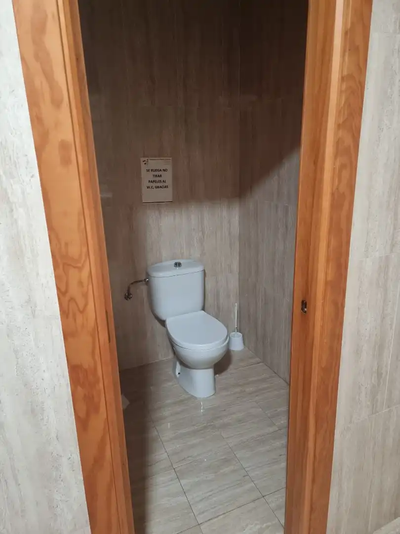 Baño de Oficina de alquiler en Montequinto con Aire acondicionado y Alarma