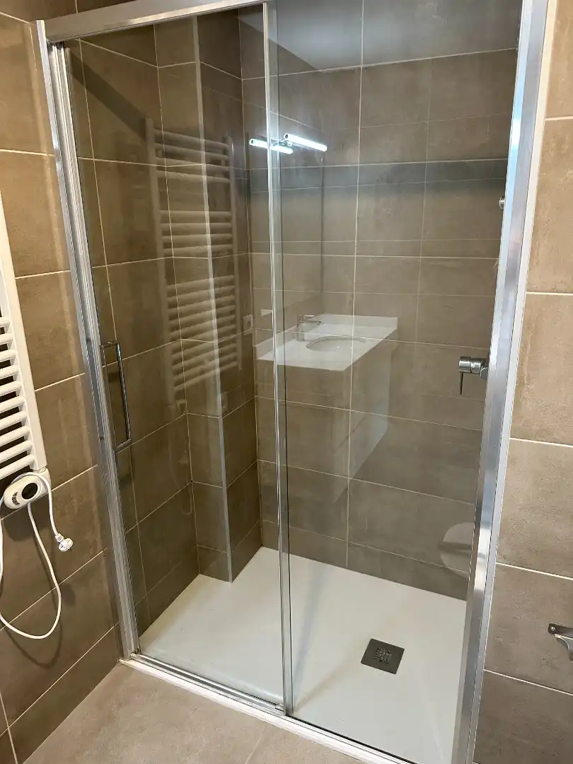 Bathroom of Flat for rent in L'Hospitalet de Llobregat  with Air Conditioner, Parquet flooring and Oven