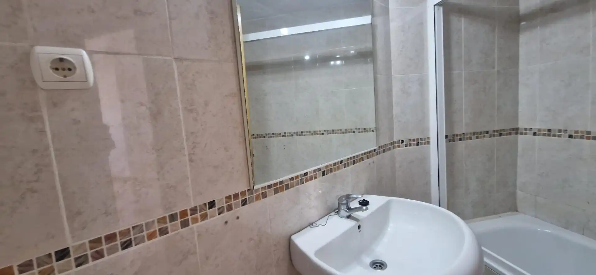 Bathroom of Flat for sale in Fuengirola