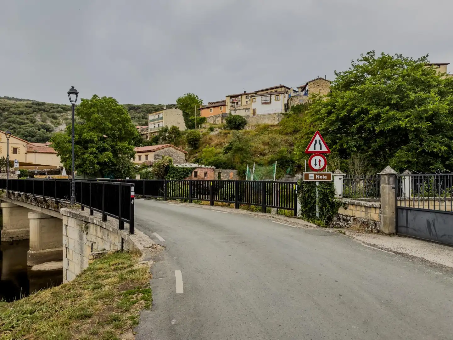 Vista exterior de Casa adosada en venta en Merindad de Valdeporres con Calefacción