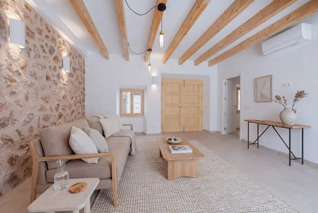 Sala d'estar de Finca rústica en venda en Pollença amb Aire condicionat, Calefacció i Jardí privat