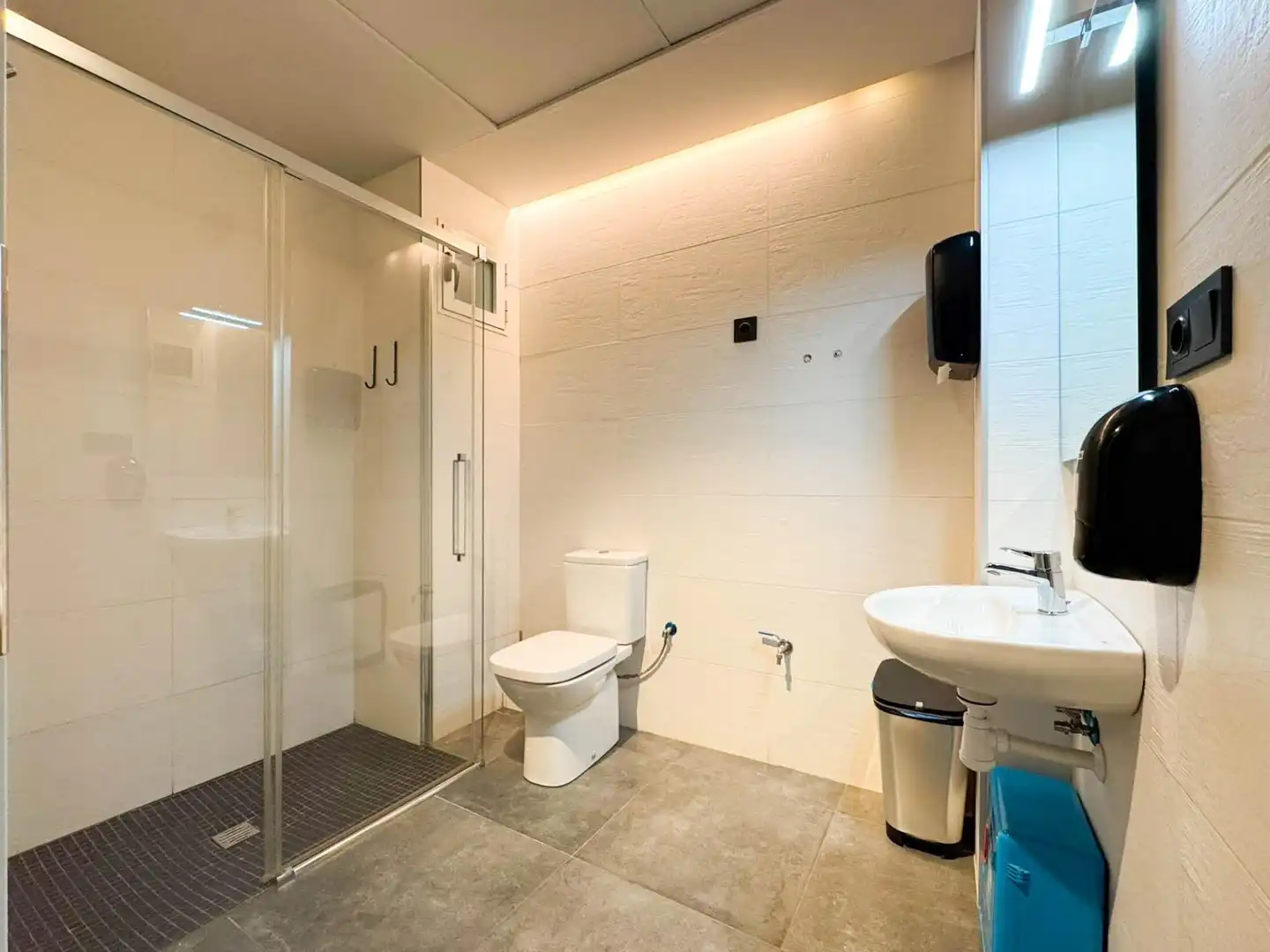 Baño de Local en venta en Elche / Elx con Aire acondicionado