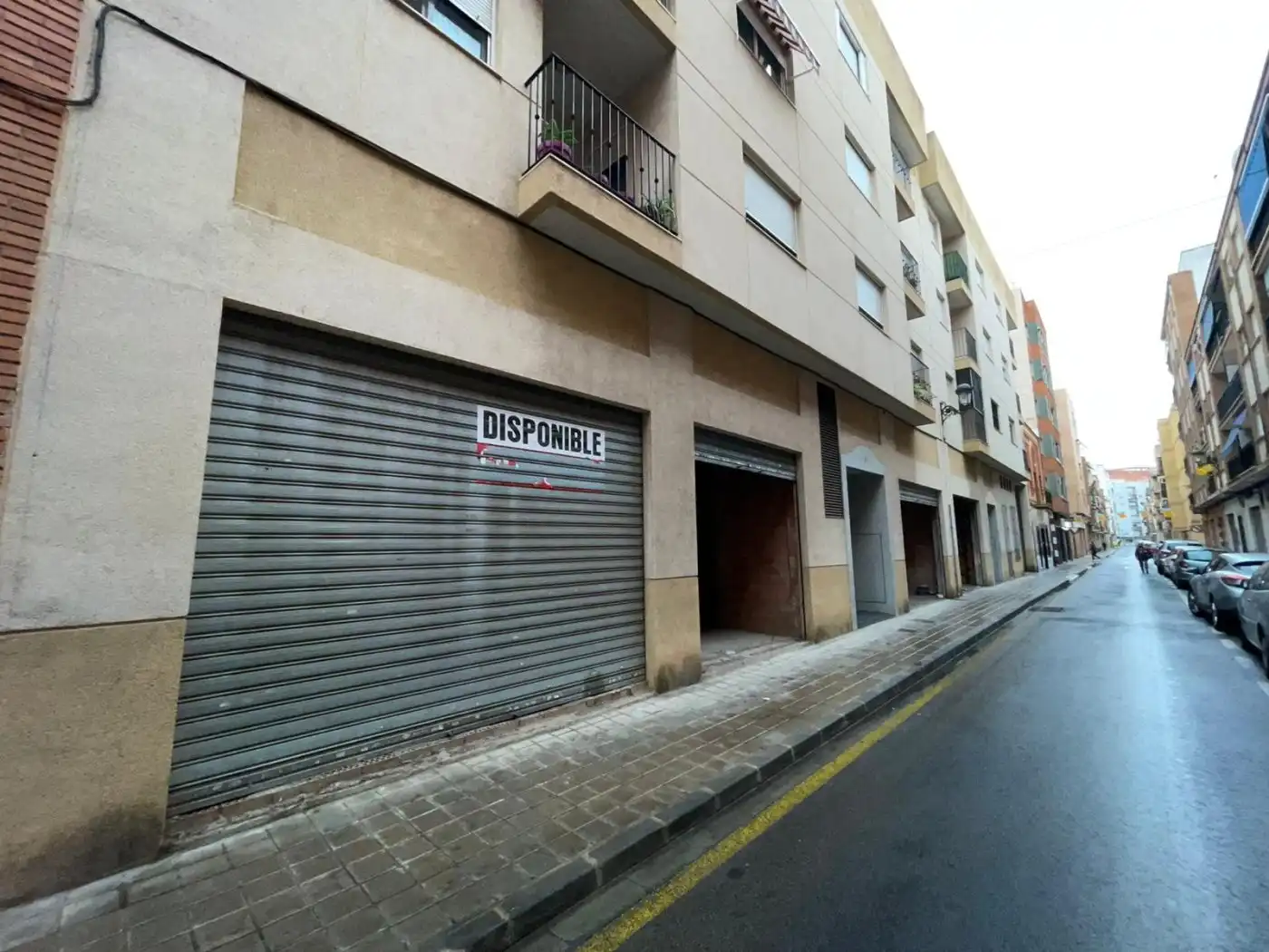 Vista exterior de Local en venta en Mislata