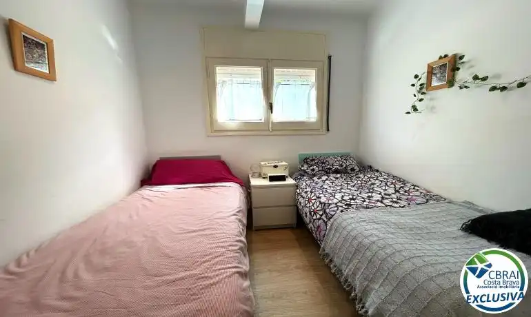 Bedroom of Apartments for sale in Llançà  with Air Conditioner, Terrace and Furnished