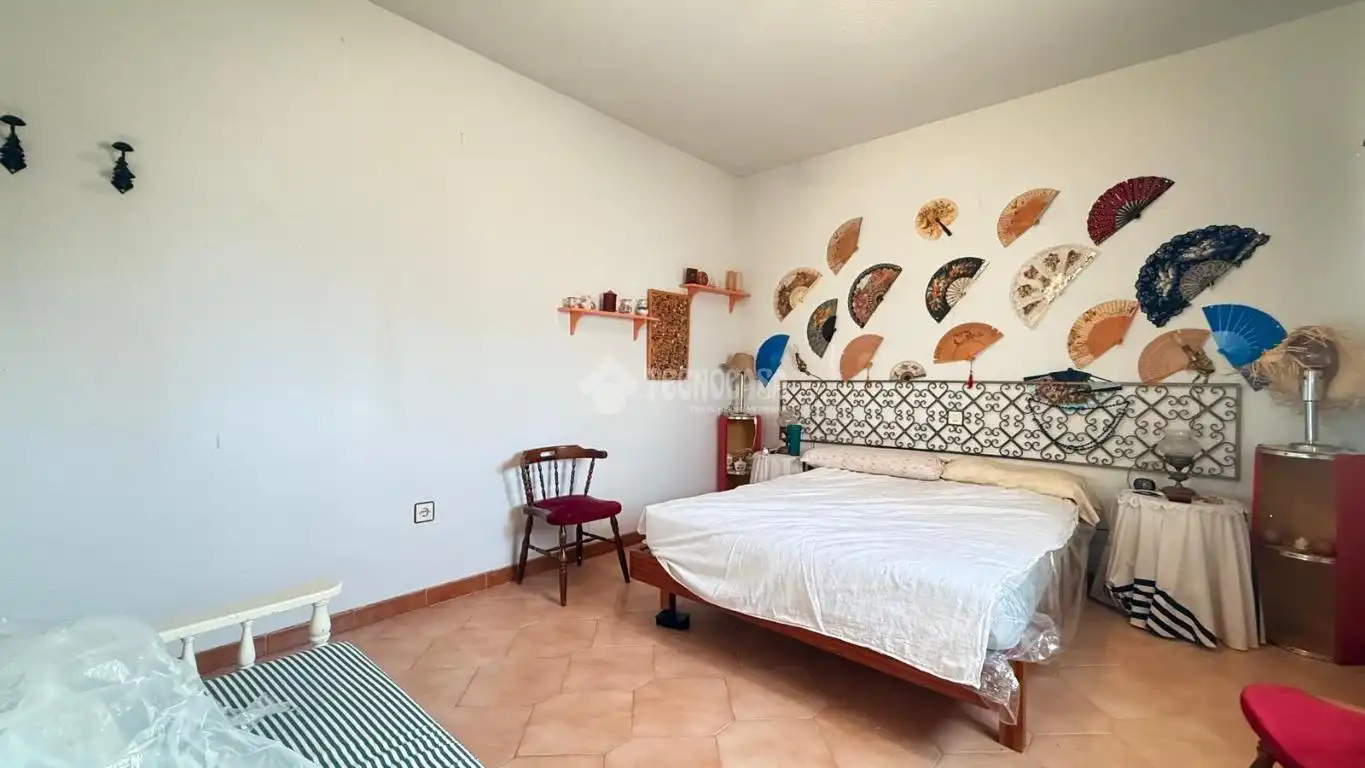 Habitación de Casa adosada en venta en Camarena con Calefacción, Trastero y Piscina comunitaria