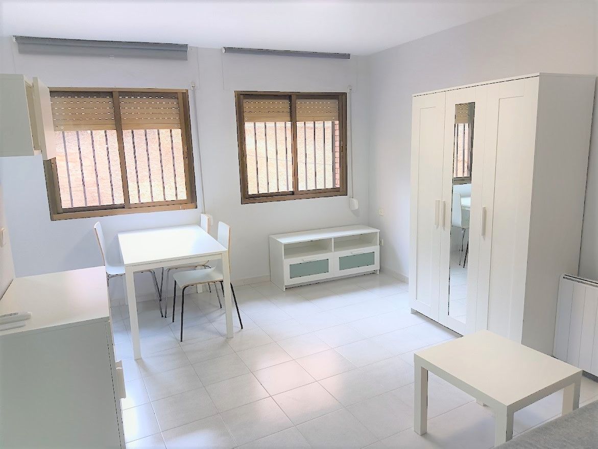Habitación de Estudio de alquiler en  Lleida Capital con Calefacción, Amueblado y Lavadora