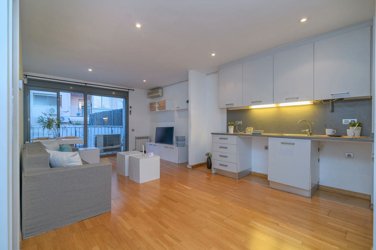 Sala d'estar de Pis en venda en Cornellà de Llobregat amb Aire condicionat, Calefacció i Forn