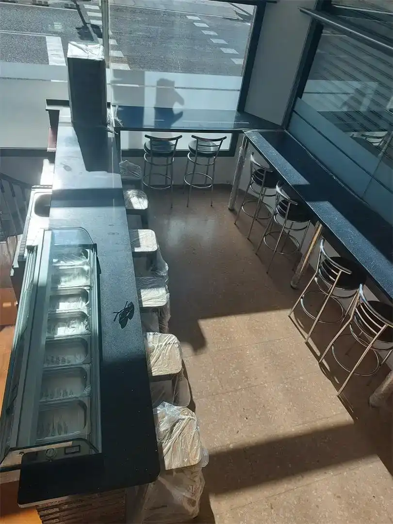 Cuina de Local en venda en Lleida amb Aire condicionat i Moblat