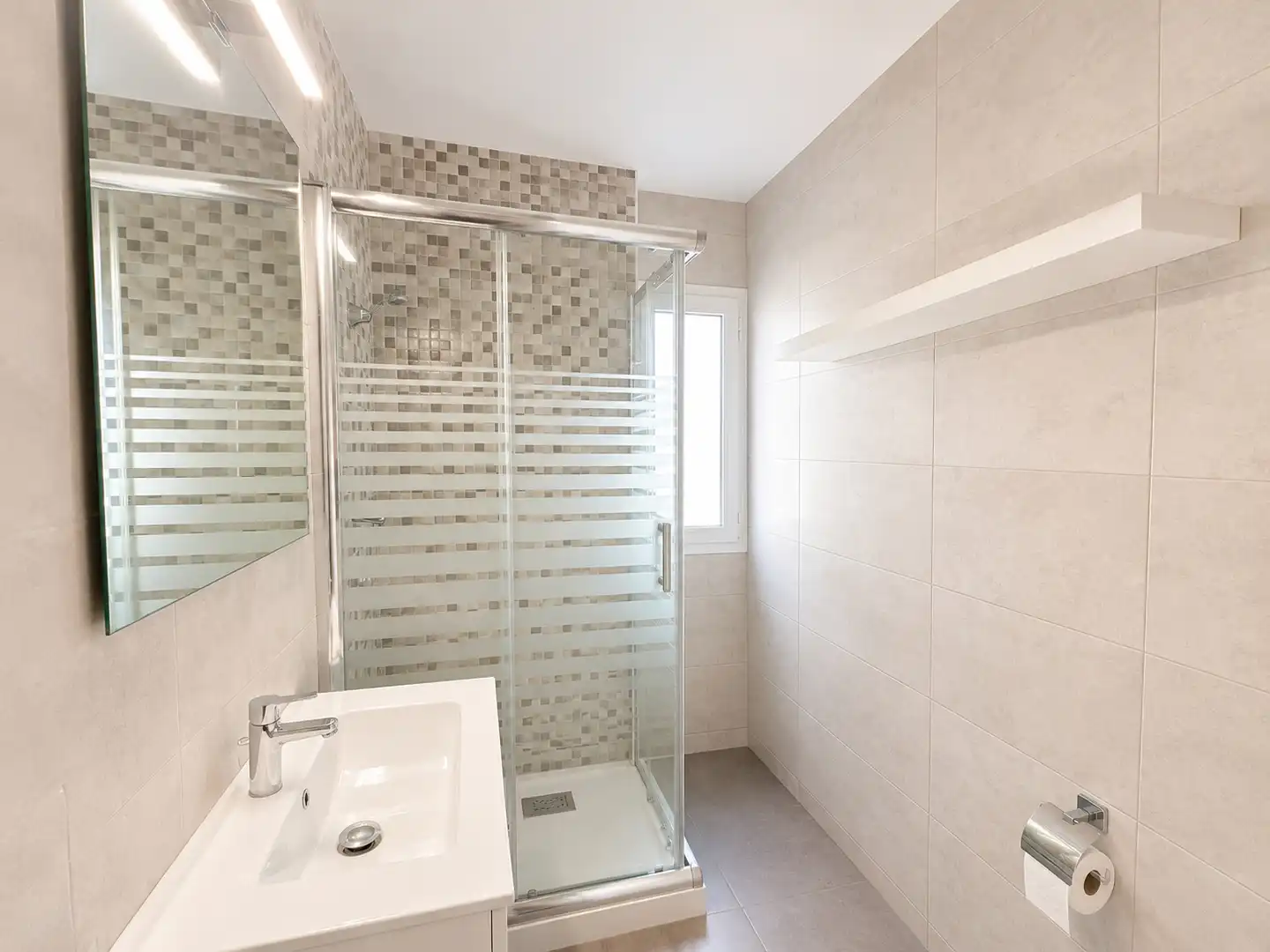 Bathroom of Apartments for sale in Benalmádena  with Air Conditioner, Terrace and Furnished