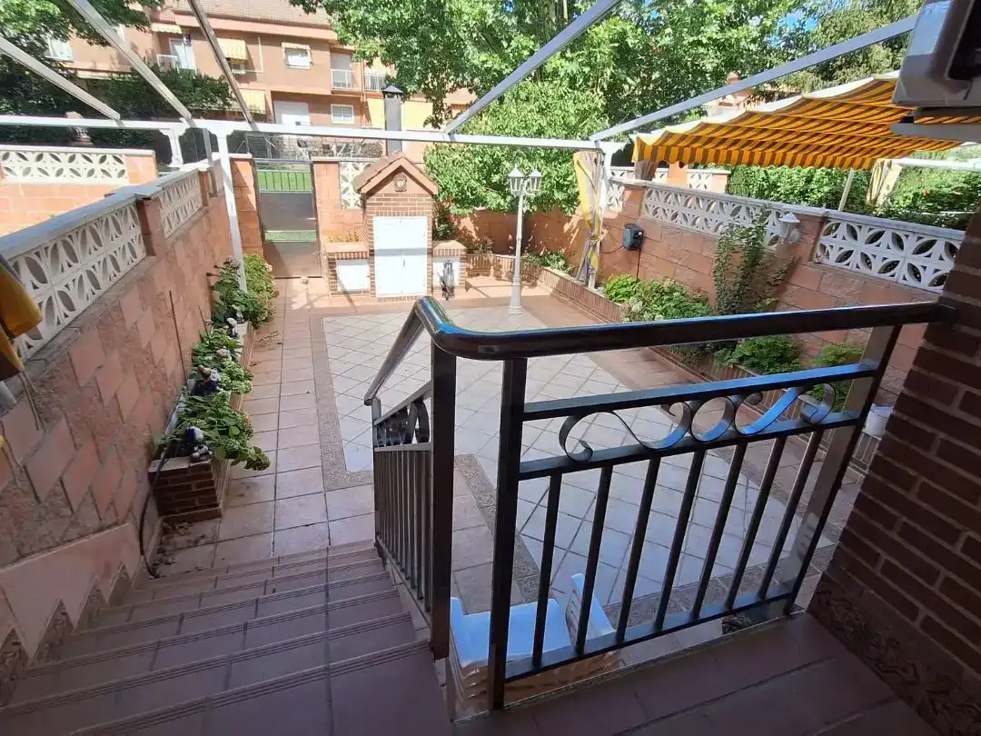 Terrassa de Casa o xalet en venda en Villalbilla amb Aire condicionat, Piscina i Balcó