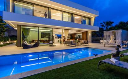 Swimming pool of House or chalet for sale in Badalona  with Air Conditioner, Heating and Private garden
