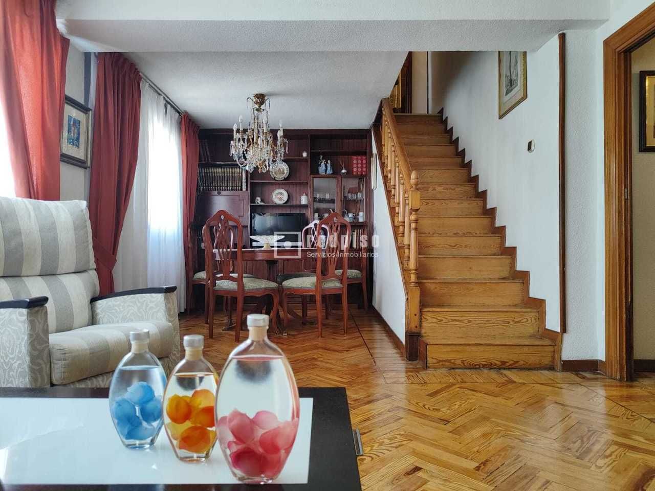 Sala d'estar de Dúplex en venda en  Madrid Capital