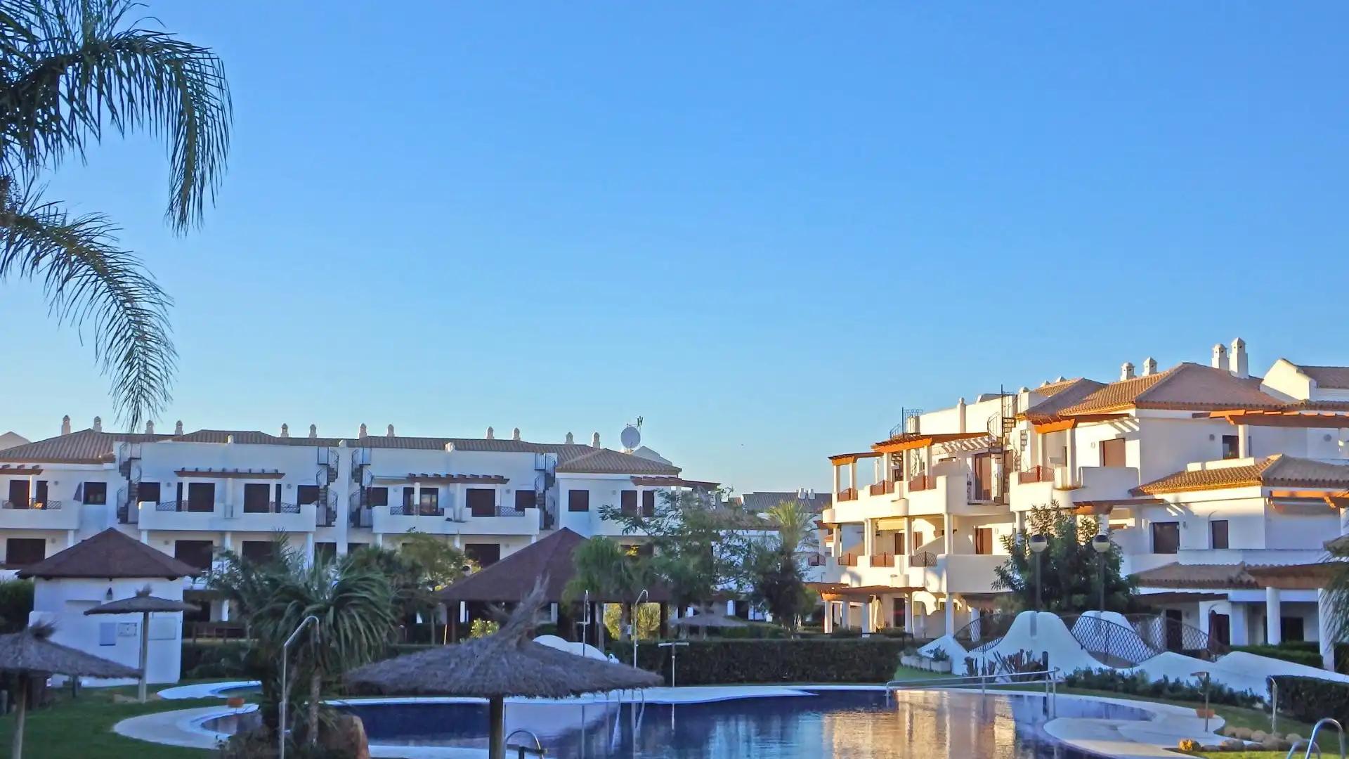 Vista exterior de Apartamento en venta en Chiclana de la Frontera con Jardín privado, Terraza y Amueblado