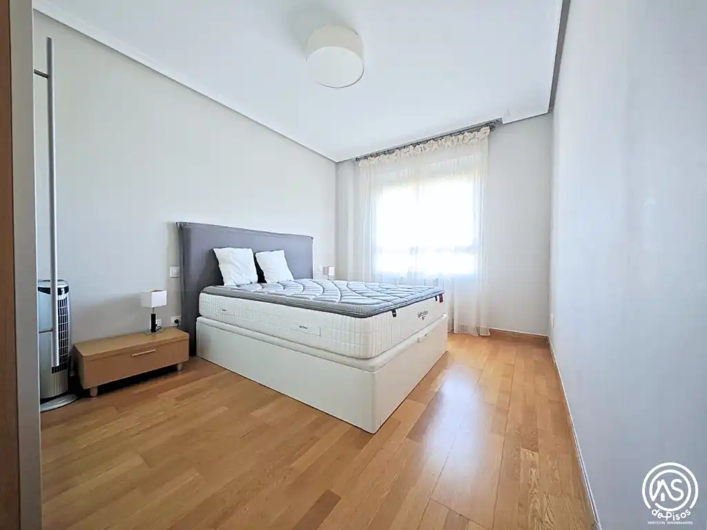 Flat for rent in Calle de la Sierra de Vicor, 21, La Almozara