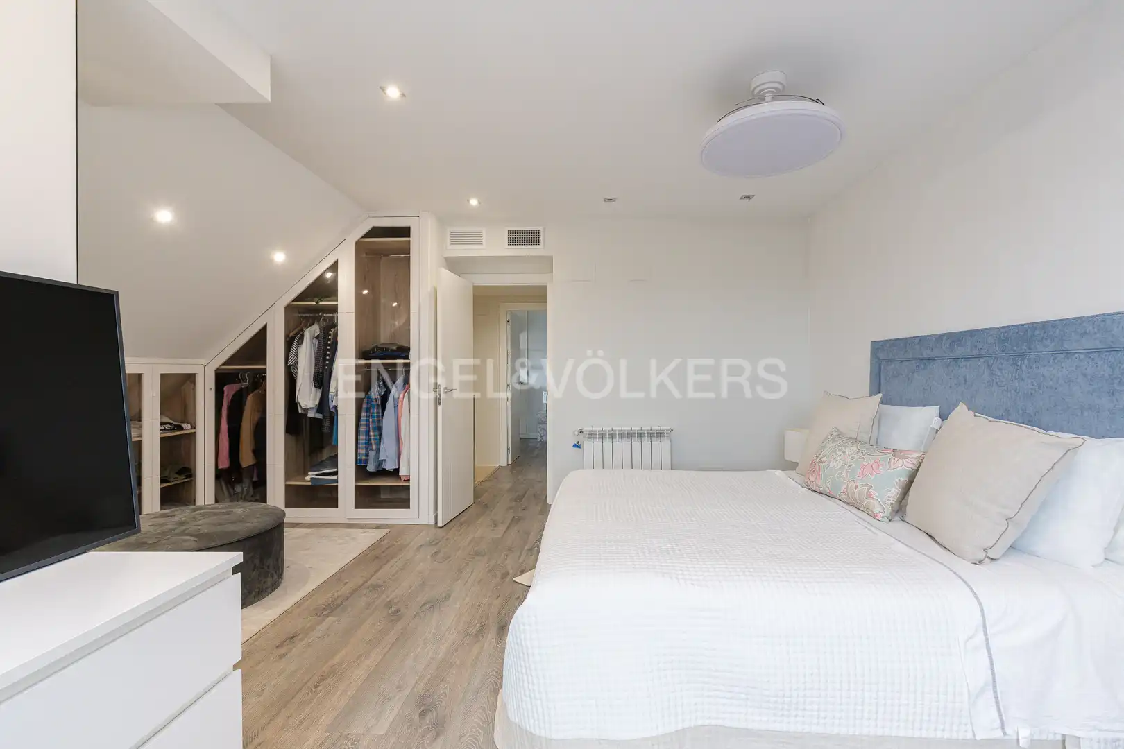 Bedroom of Attic for sale in Majadahonda  with Air Conditioner, Heating and Terrace