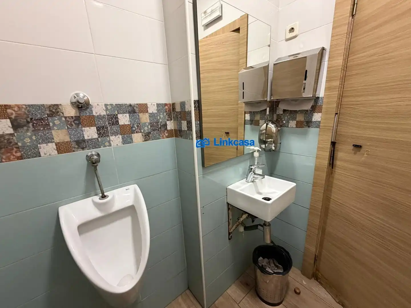 Bathroom of Buildings for sale in Madrid