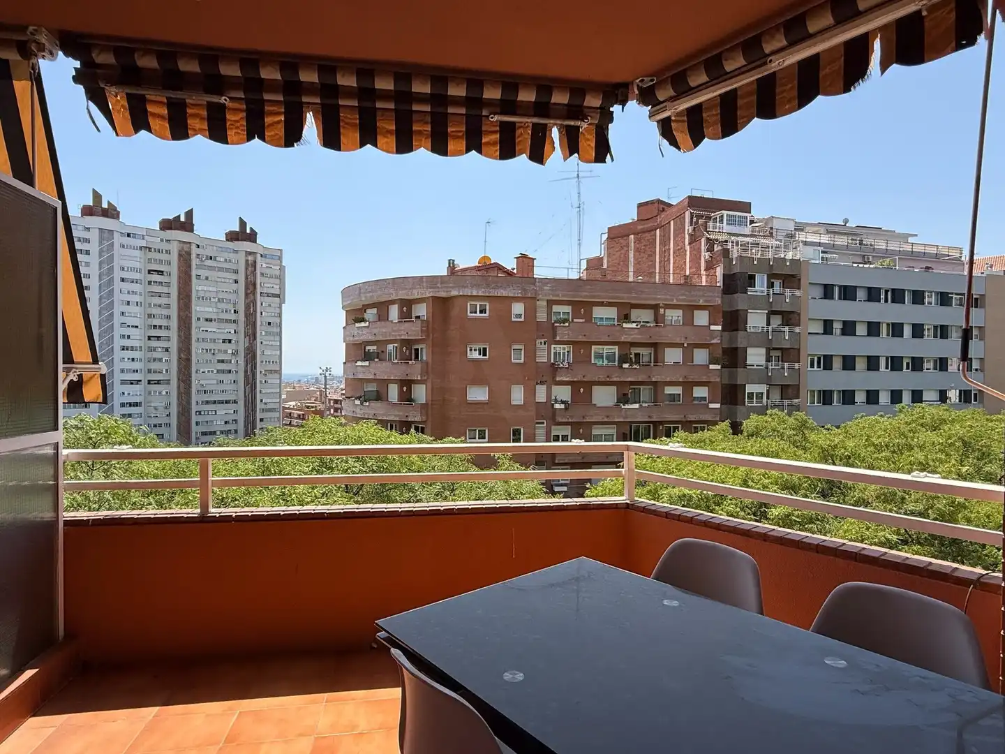Penthouse with lift for sale in Horta - Guinardó