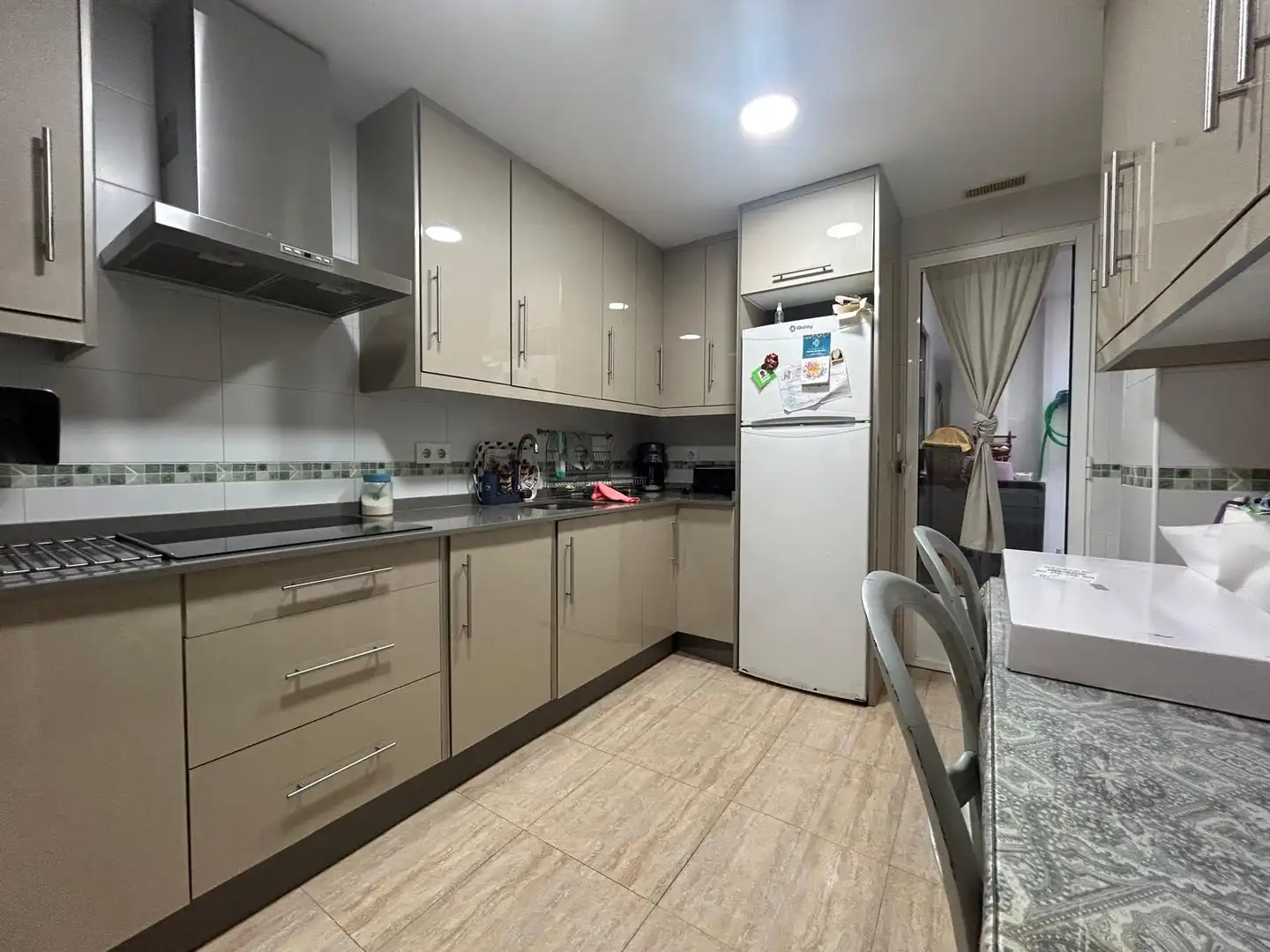 Cuina de Apartament en venda en Villanueva de la Serena amb Aire condicionat i Moblat