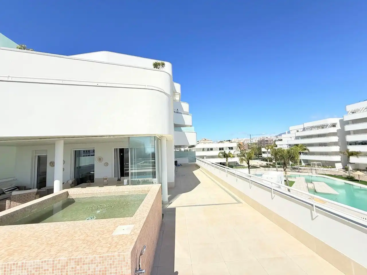 Vista exterior de Pis en venda en Vélez-Málaga amb Aire condicionat, Calefacció i Jardí privat