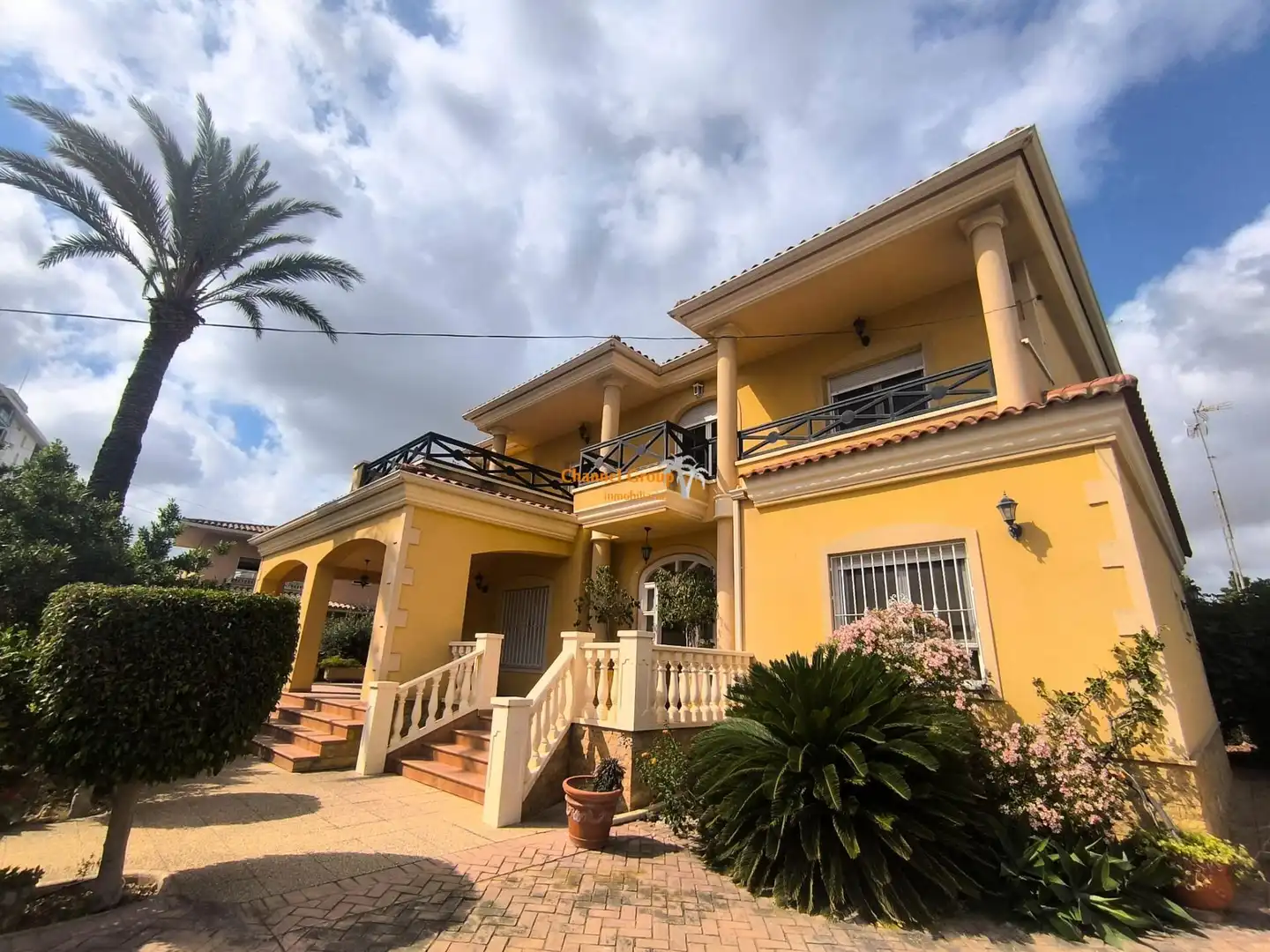 Vista exterior de Casa o chalet en venta en Elche / Elx con Aire acondicionado, Jardín privado y Balcón
