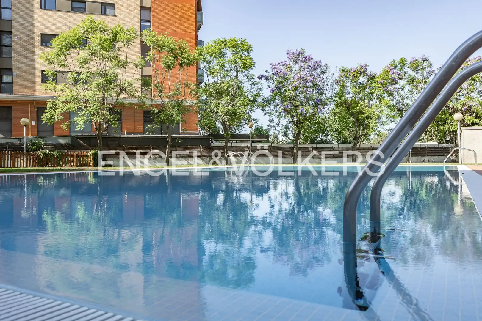 Piscina de Ático en venta en Sant Joan Despí con Aire acondicionado, Calefacción y Parquet