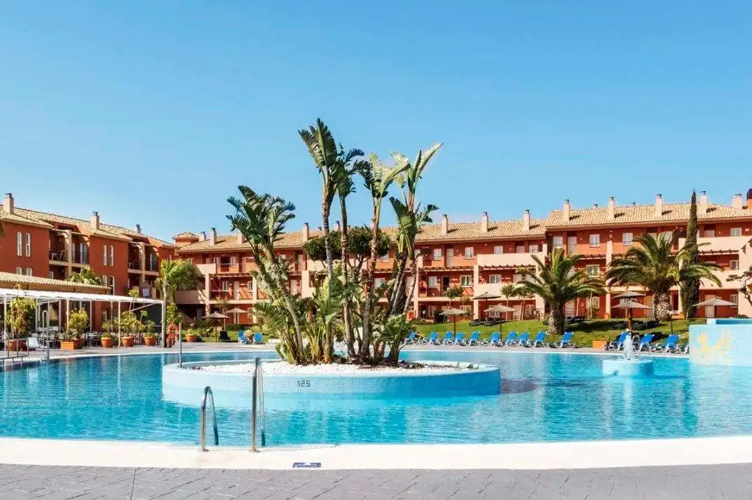 Vista exterior de Casa adosada en venda en Chiclana de la Frontera amb Aire condicionat, Jardí privat i Terrassa