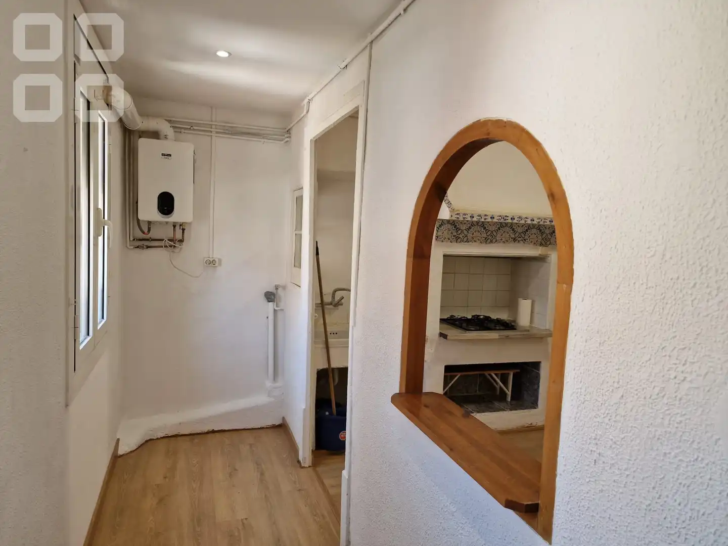 Cuina de Estudi de lloguer en Barcelona amb Parquet i Balcó