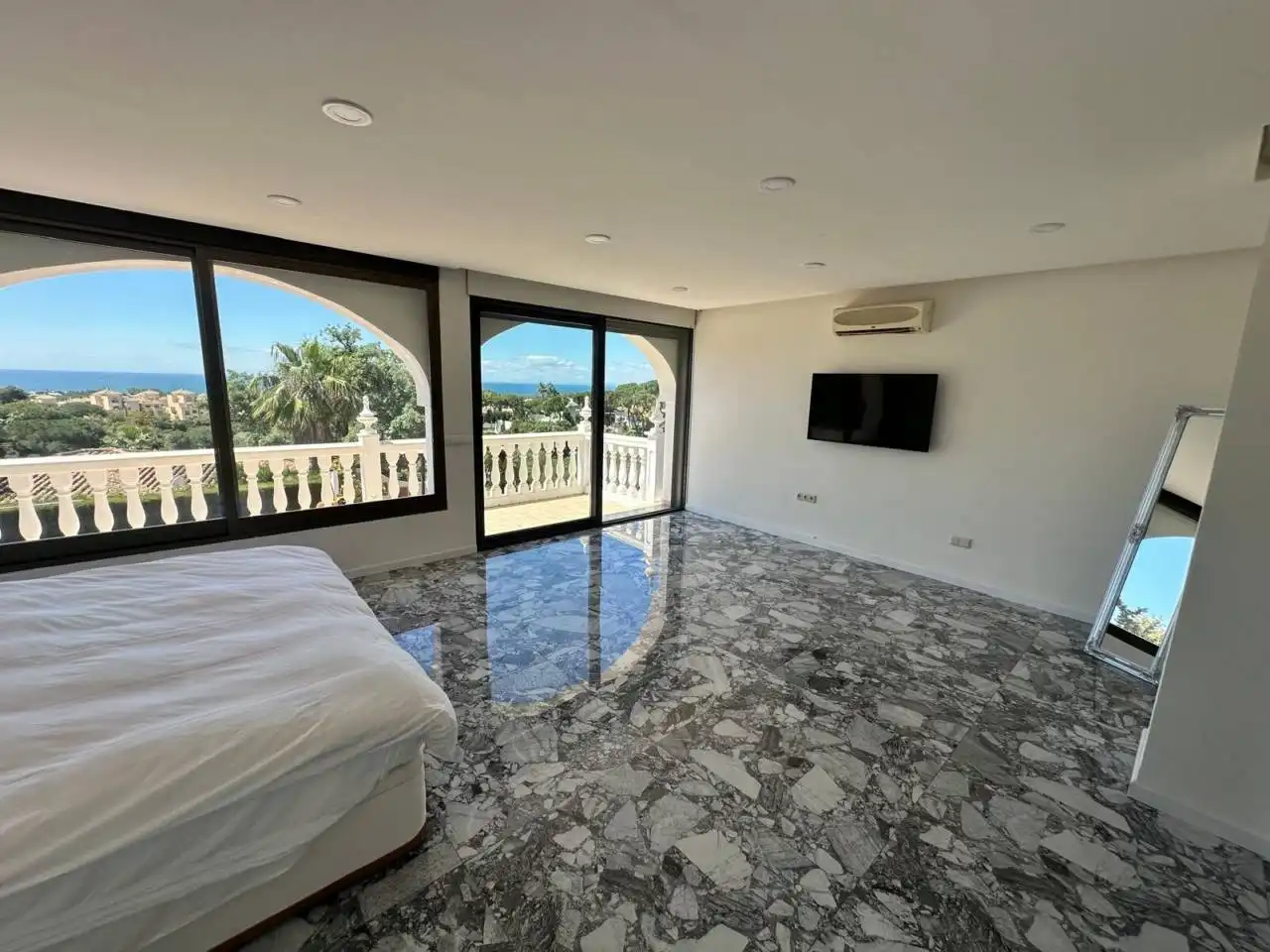 Sala d'estar de Casa o xalet de lloguer en Marbella amb Jardí privat, Terrassa i Piscina