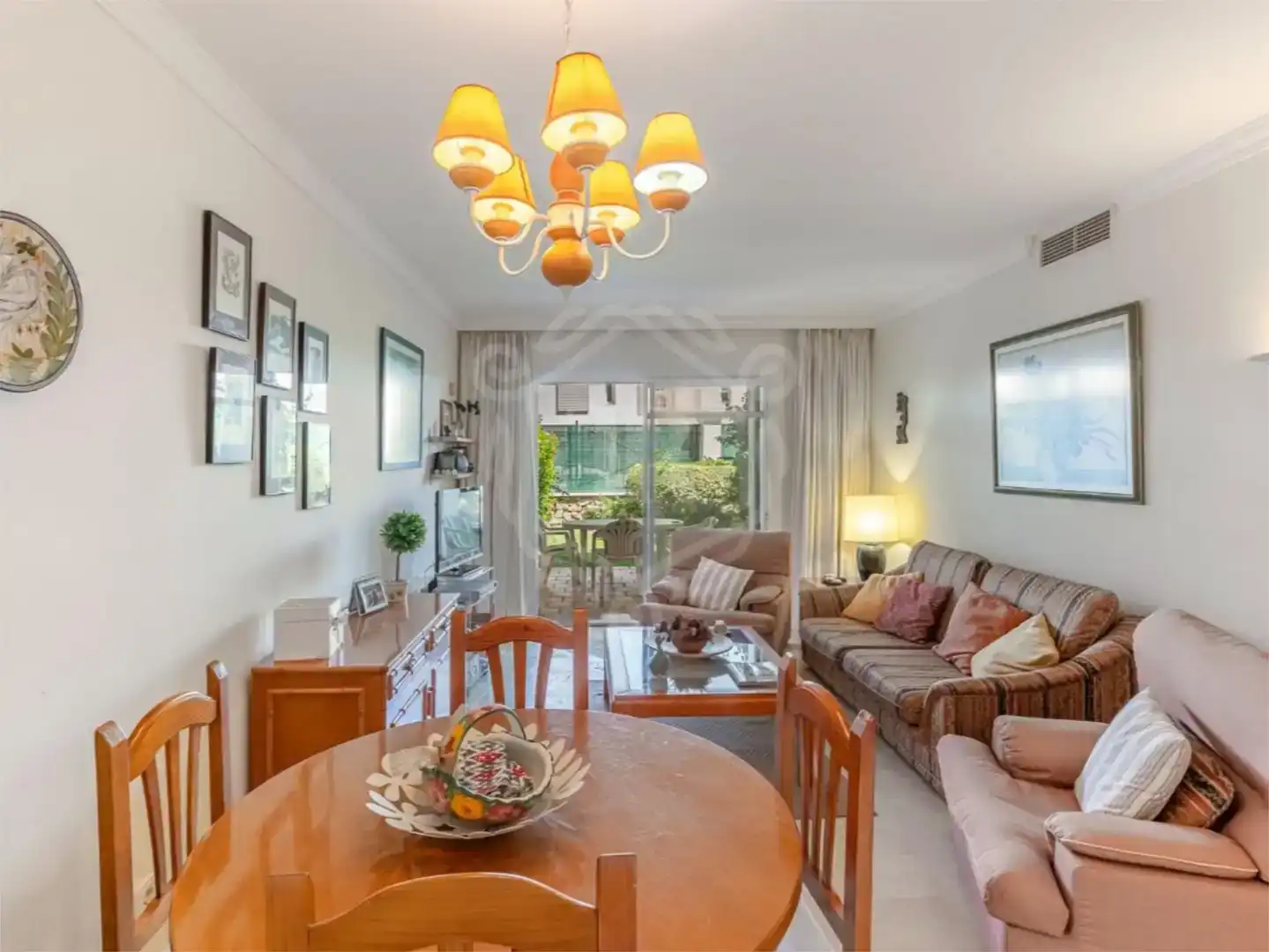 Sala de estar de Apartamento en venta en Marbella con Aire acondicionado y Piscina