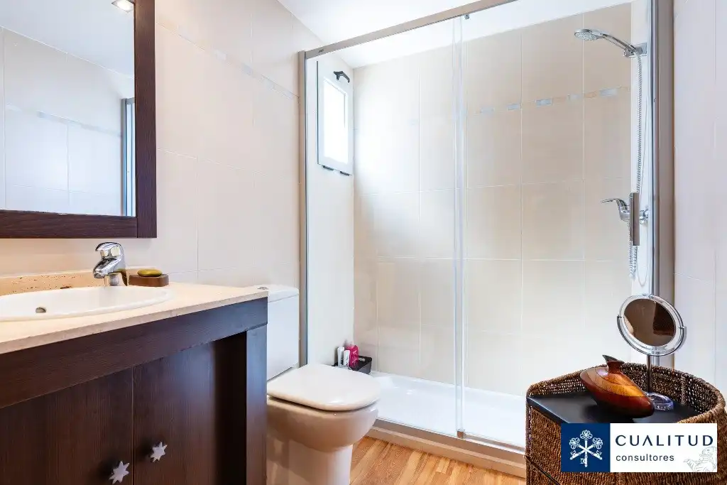 Bathroom of Flat for sale in Benicasim / Benicàssim  with Storage room