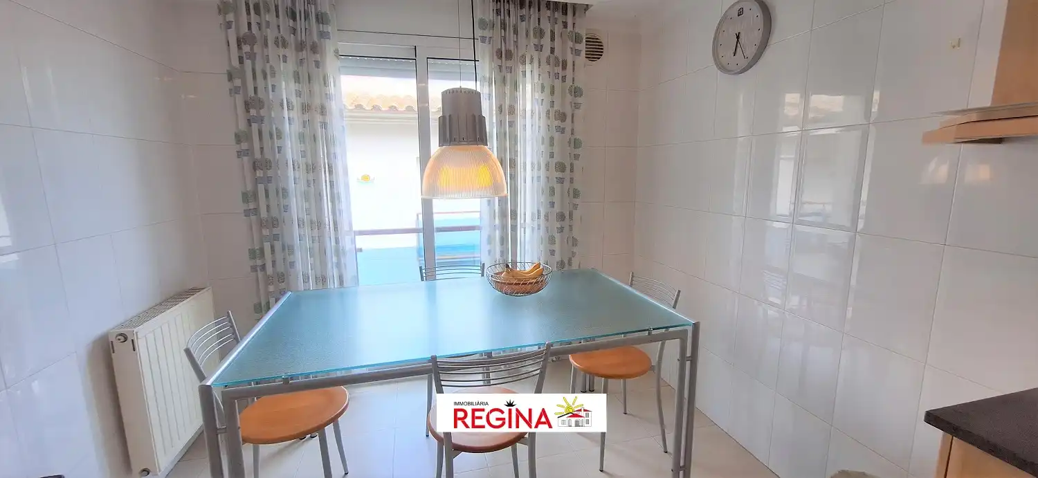 Esszimmer von Dachboden zum Verkauf in L'Escala mit Heizung, Terrasse und Möbliert