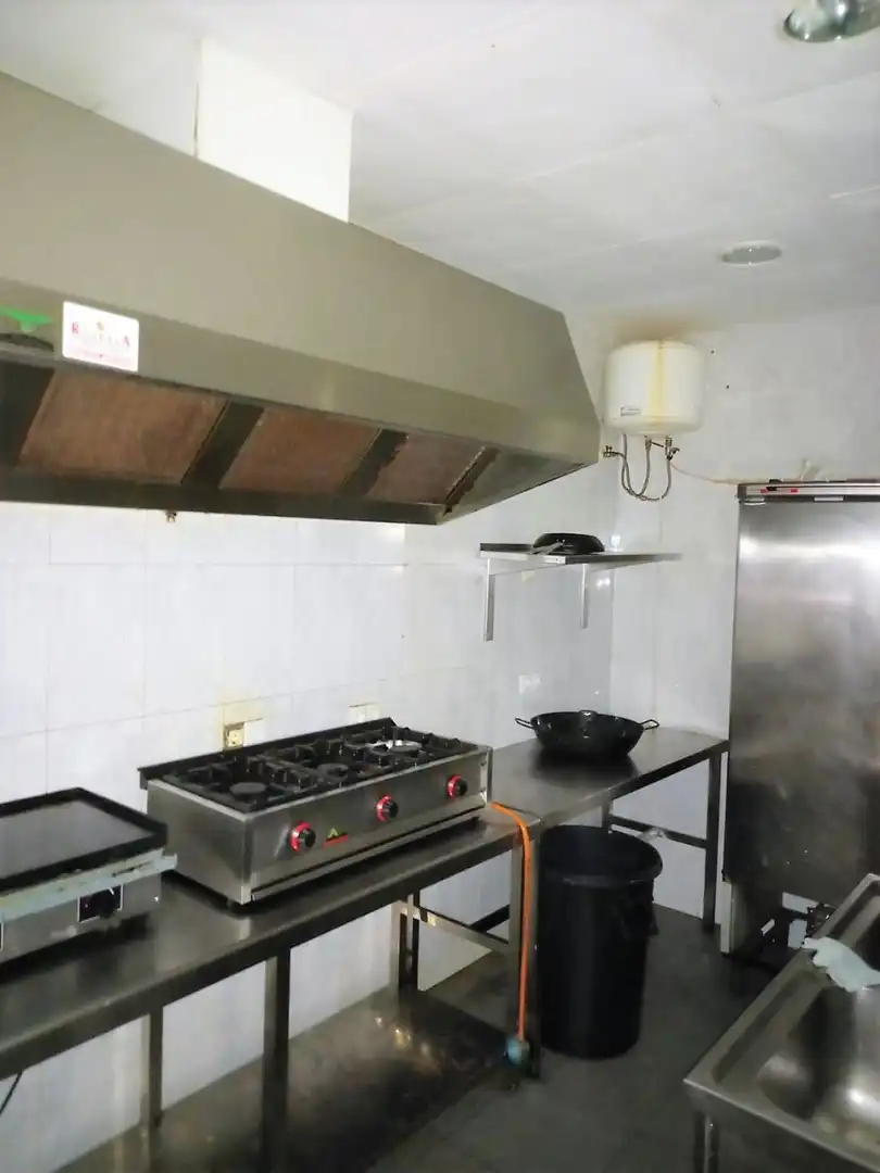 Cocina de Local de alquiler en Cáceres con Aire acondicionado