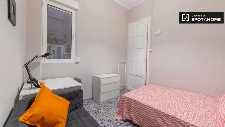 Schlafzimmer von Wohnung zur untervermieten in Valencia mit Klimaanlage, Heizung und Möbliert