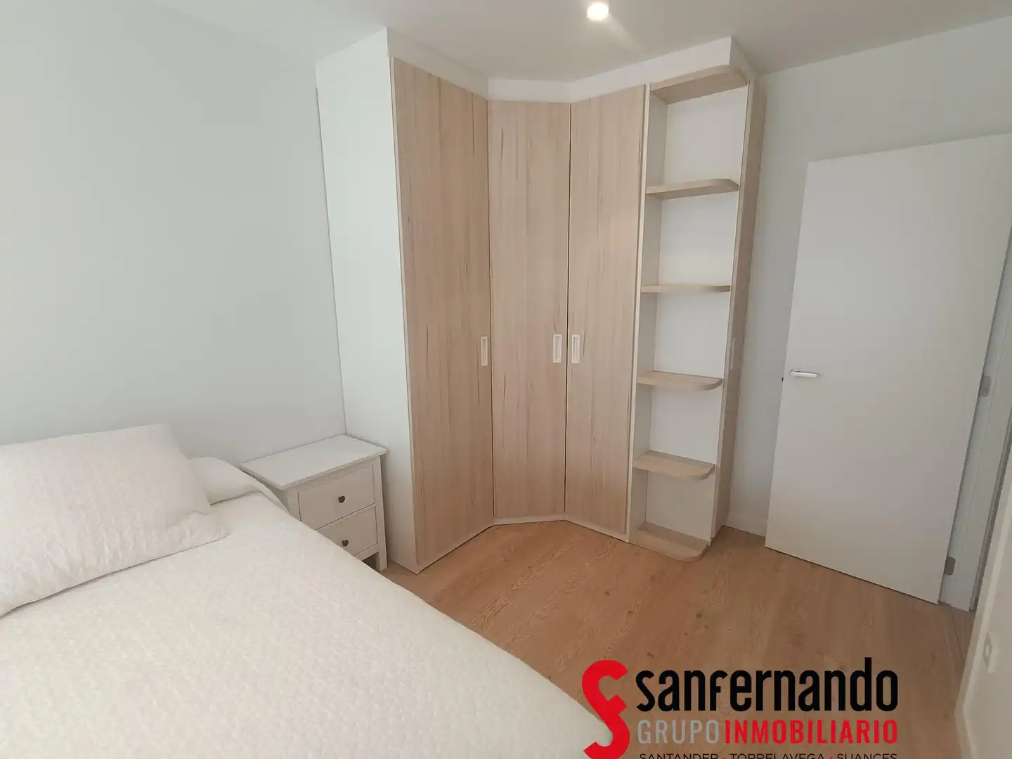 Schlafzimmer von Wohnung zur Miete in Santander mit Heizung, Möbliert und Balkon