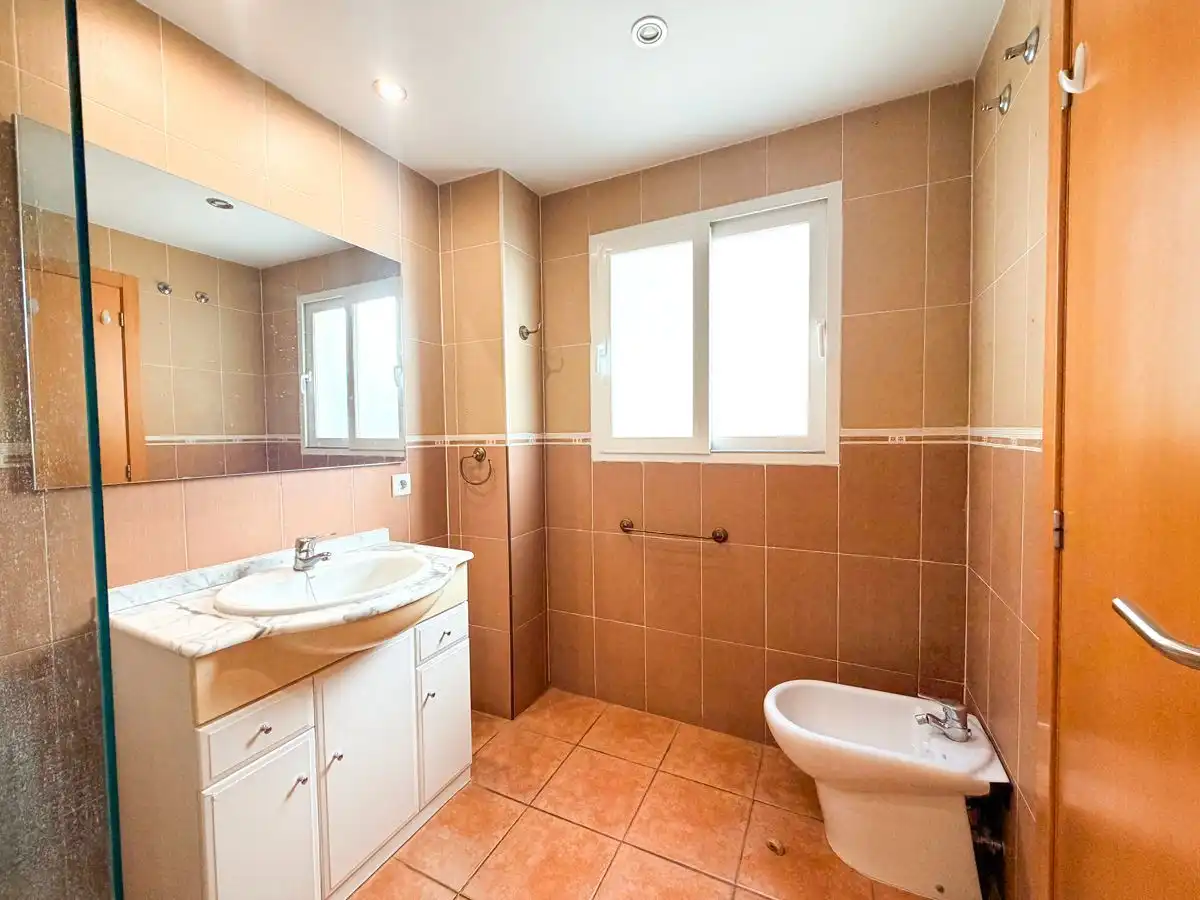 Badezimmer von Wohnung zum Verkauf in Dénia mit Klimaanlage, Heizung und Terrasse