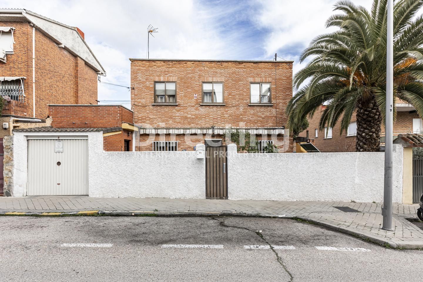 Vista exterior de Casa o xalet en venda en  Madrid Capital amb Aire condicionat, Calefacció i Jardí privat