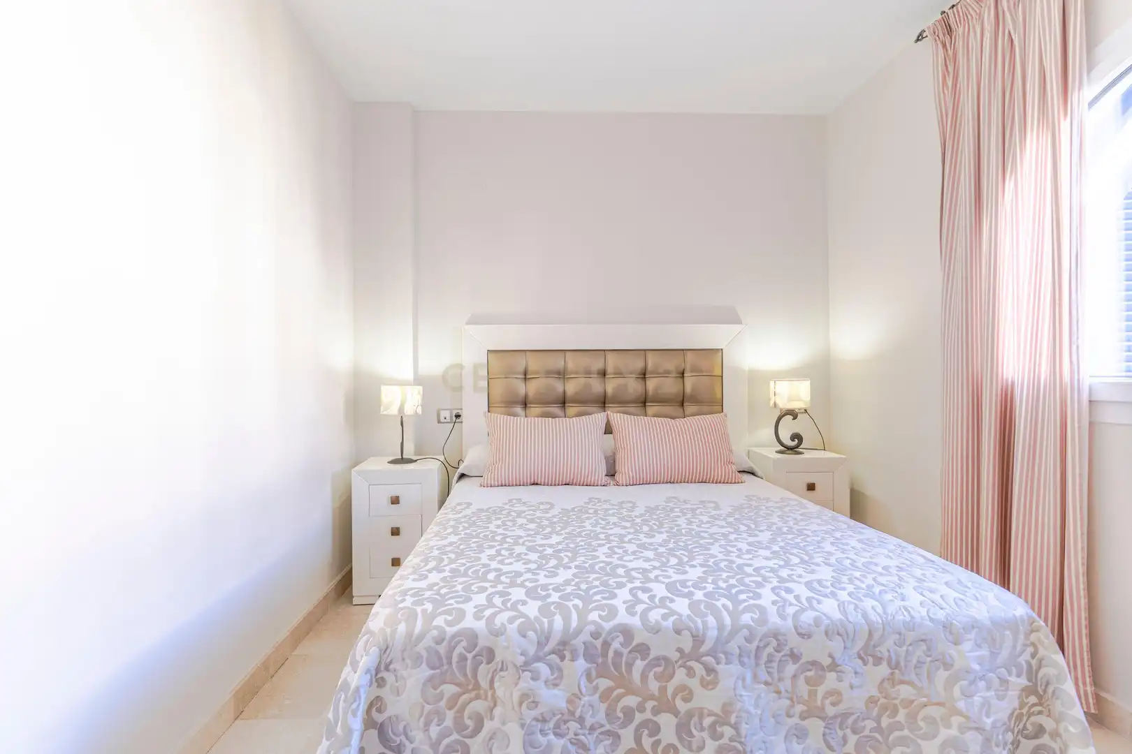 Schlafzimmer von Wohnung zum Verkauf in Manilva mit Privatgarten, Abstellraum und Gemeinschaftspool