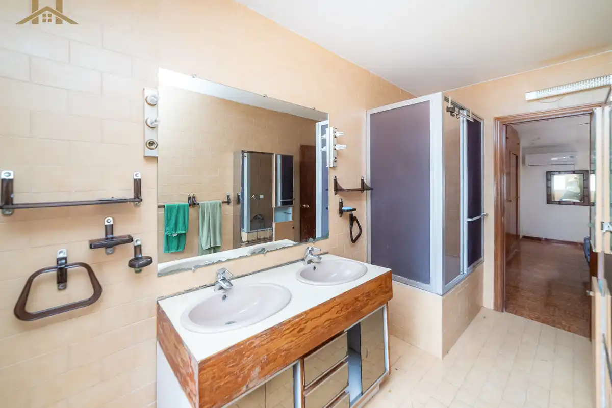 Bathroom of Houses for sale in Valdemorillo  with Heating, Private garden and Terrace
