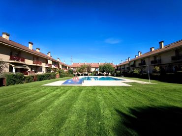 Haus mit Pool zum Verkauf in Lardero