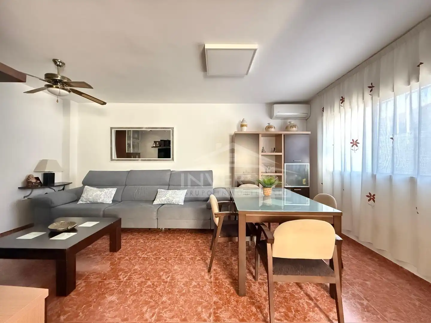 Wohnzimmer von Einfamilien-Reihenhaus zum Verkauf in El Ejido mit Klimaanlage, Heizung und Abstellraum